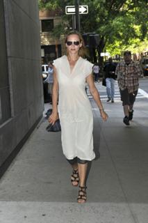 Uma Thurman feet photo thumbnail