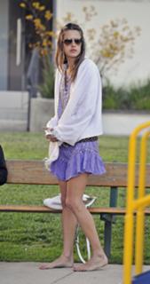 Alessandra Ambrosio feet photo thumbnail