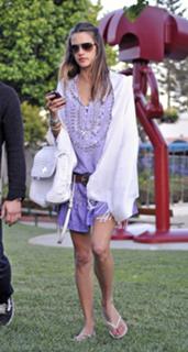 Alessandra Ambrosio feet photo thumbnail