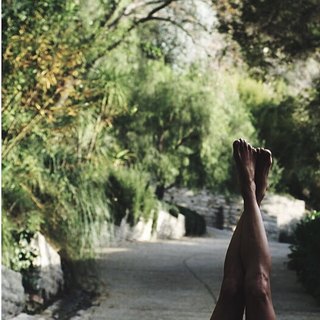 Halle Berry feet photo thumbnail