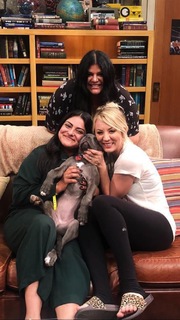 Kaley Cuoco feet photo thumbnail