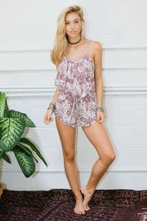 Alexis Ren feet photo thumbnail