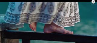 Shruti Haasan feet photo thumbnail