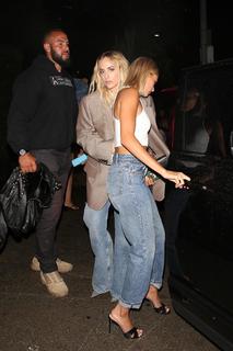 Hailey Bieber feet photo thumbnail