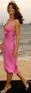 Elizabeth Hurley feet photo thumbnail