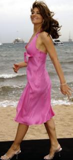 Elizabeth Hurley feet photo thumbnail