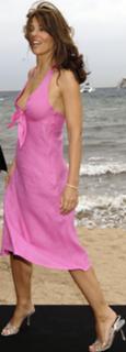 Elizabeth Hurley feet photo thumbnail