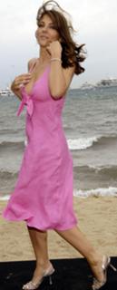 Elizabeth Hurley feet photo thumbnail