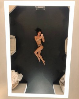 Isis Valverde feet photo thumbnail
