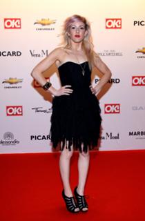 Ellie Goulding feet photo thumbnail