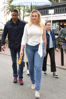 Iskra Lawrence feet photo thumbnail