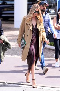 Doutzen Kroes feet photo thumbnail
