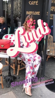 Iris Mittenaere feet photo thumbnail