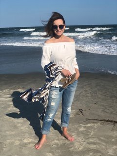 Lisa Robertson feet photo thumbnail