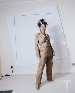 Rihanna feet photo thumbnail