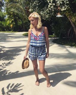 Denise Van Outen feet photo thumbnail
