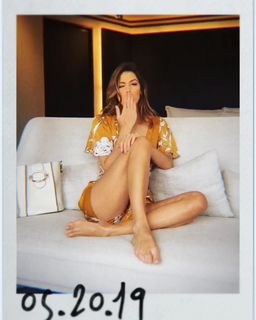 Iris Mittenaere feet photo thumbnail