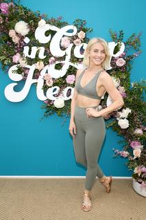 Julianne Hough feet photo thumbnail