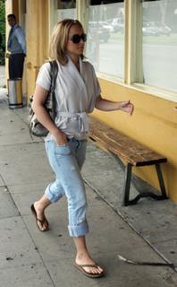Hayden Panettiere feet photo thumbnail