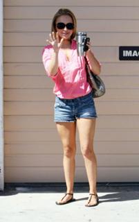 Hayden Panettiere feet photo thumbnail