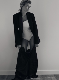 Sofia Richie feet photo thumbnail