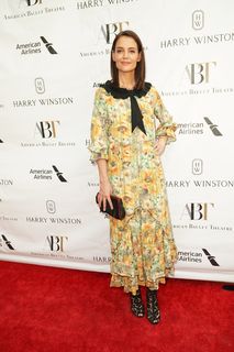 Katie Holmes feet photo thumbnail