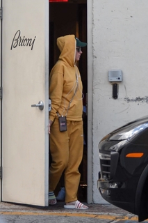 Katy Perry feet photo thumbnail