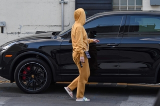 Katy Perry feet photo thumbnail