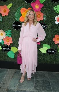 Elisabeth Röhm feet photo thumbnail