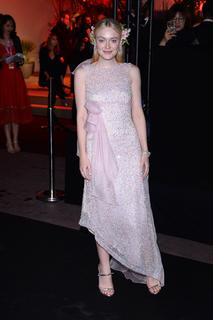 Dakota Fanning feet photo thumbnail