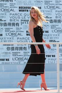 Amber Heard feet photo thumbnail