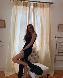 Xenia Tchoumitcheva feet photo thumbnail