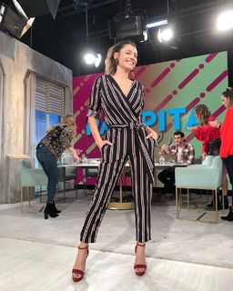 Carolina Ardohain feet photo thumbnail