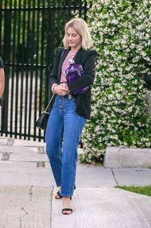 Julianne Hough feet photo thumbnail
