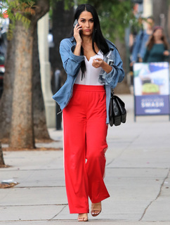 Nikki Garcia feet photo thumbnail