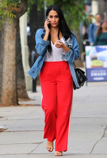 Nikki Garcia feet photo thumbnail