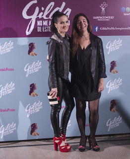 Natalia Oreiro feet photo thumbnail