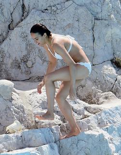 Michelle Rodriguez feet photo thumbnail