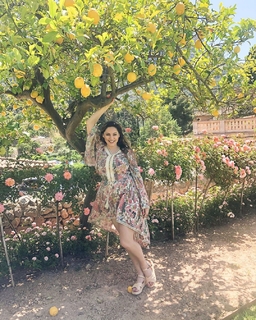 Kelly Brook feet photo thumbnail