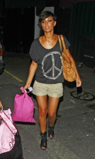 Frankie Bridge feet photo thumbnail