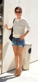 Rachel Bilson feet photo thumbnail