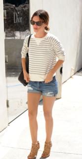 Rachel Bilson feet photo thumbnail