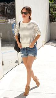 Rachel Bilson feet photo thumbnail