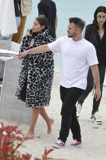 Olivia Culpo feet photo thumbnail