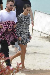 Olivia Culpo feet photo thumbnail