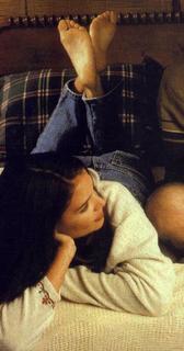 Katie Holmes feet photo thumbnail