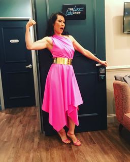 Lucy Liu feet photo thumbnail