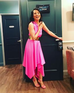 Lucy Liu feet photo thumbnail