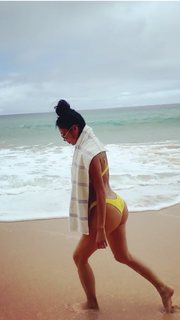 Nicole Scherzinger feet photo thumbnail