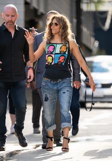 Halle Berry feet photo thumbnail